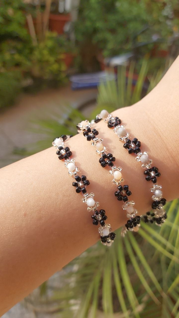 Crystal and beads black bracelet