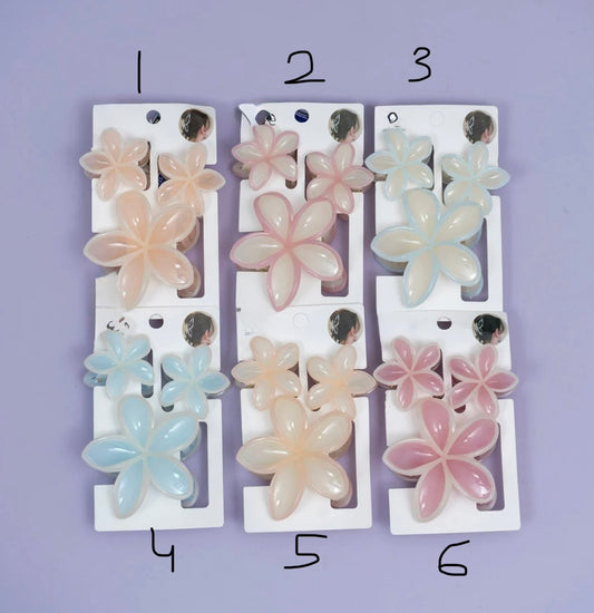 Glossy dual tone flower hair claw set
