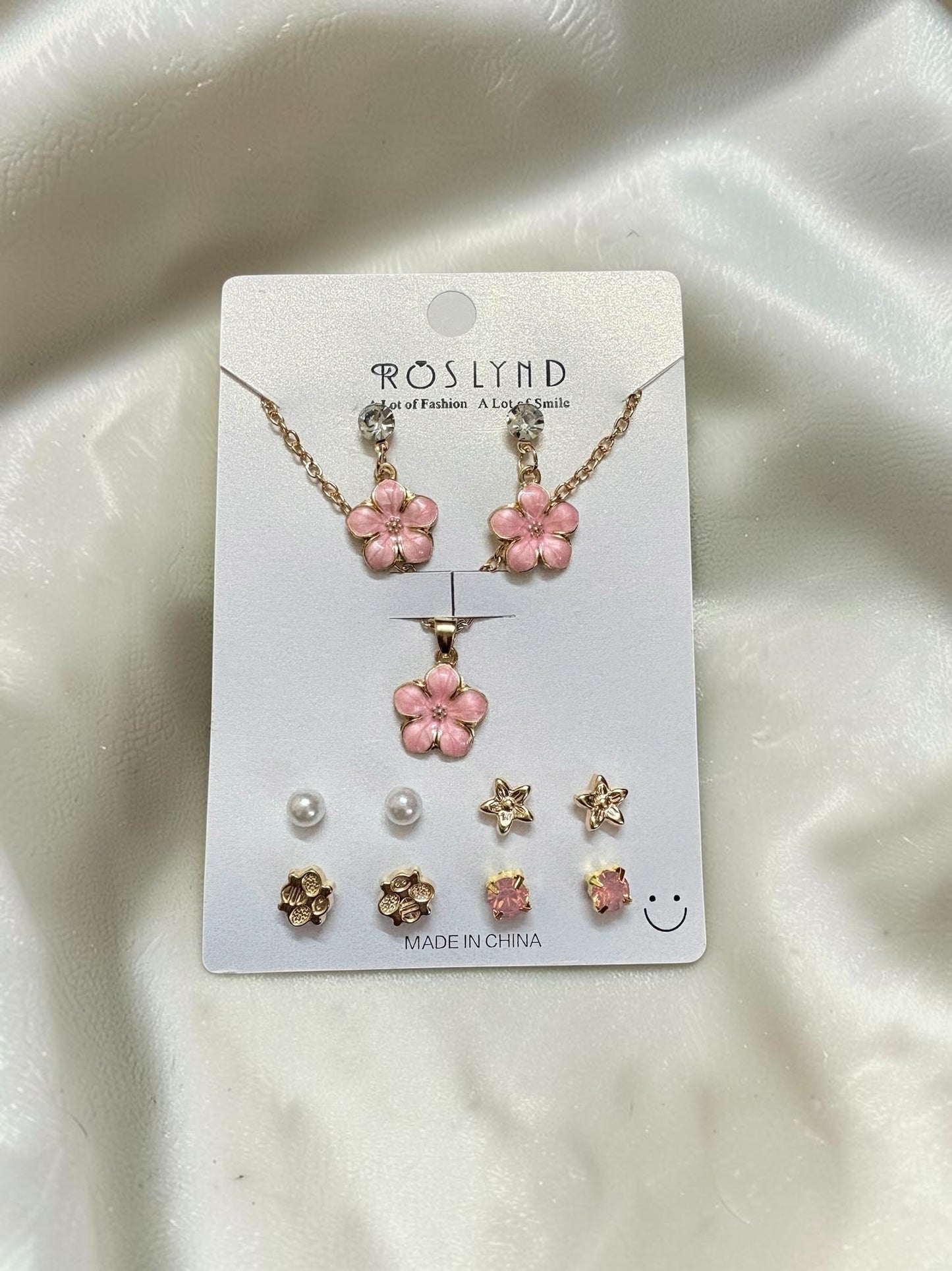 Flower pendant and earrings set