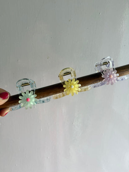 Daisy flower hair claw
