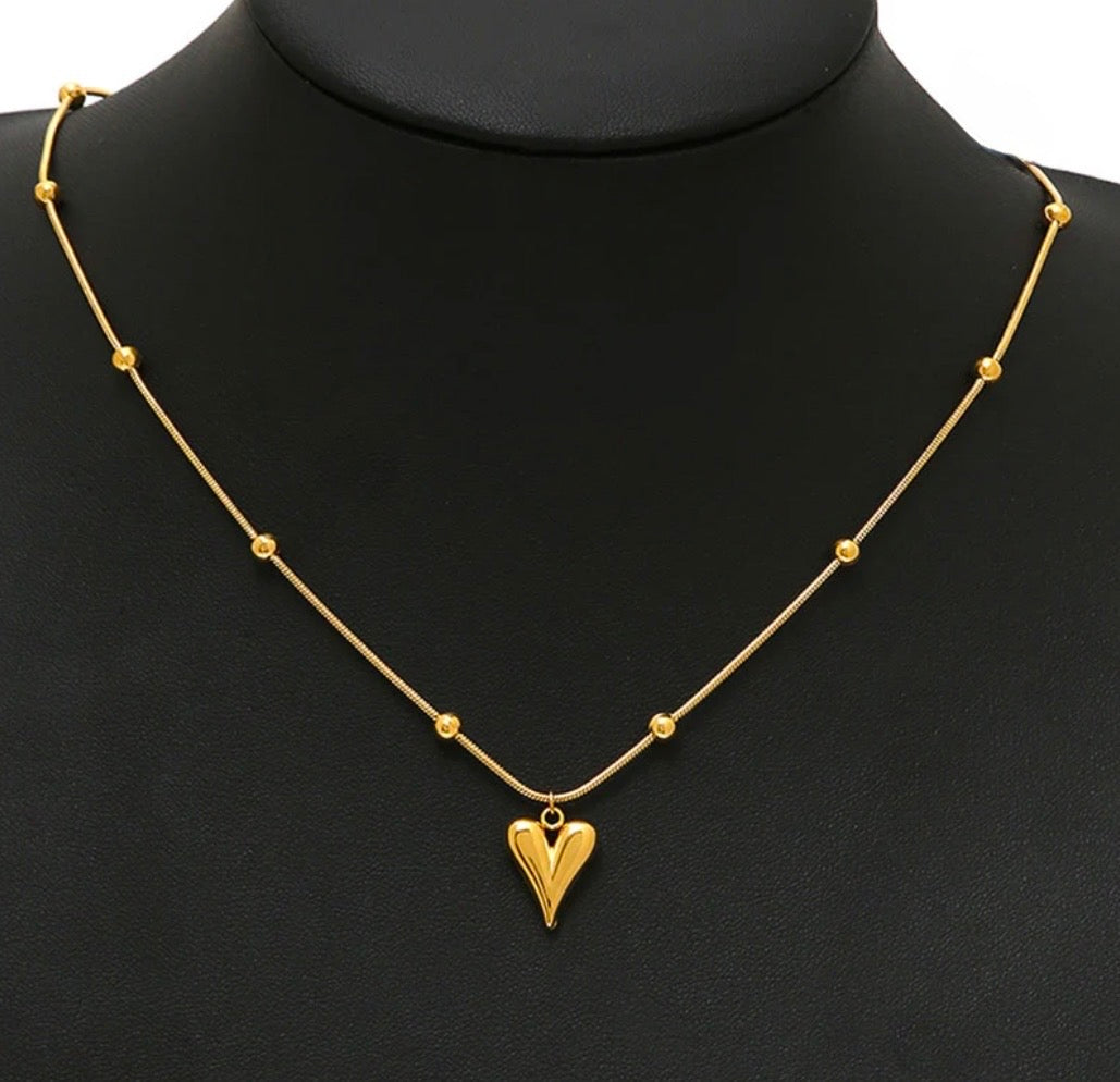 Sleek heart pendant anti tarnish necklace