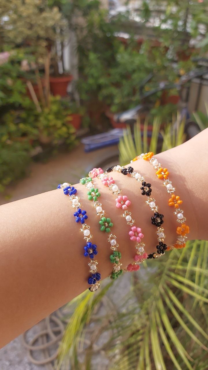 Beaded pearl daisy bracelet