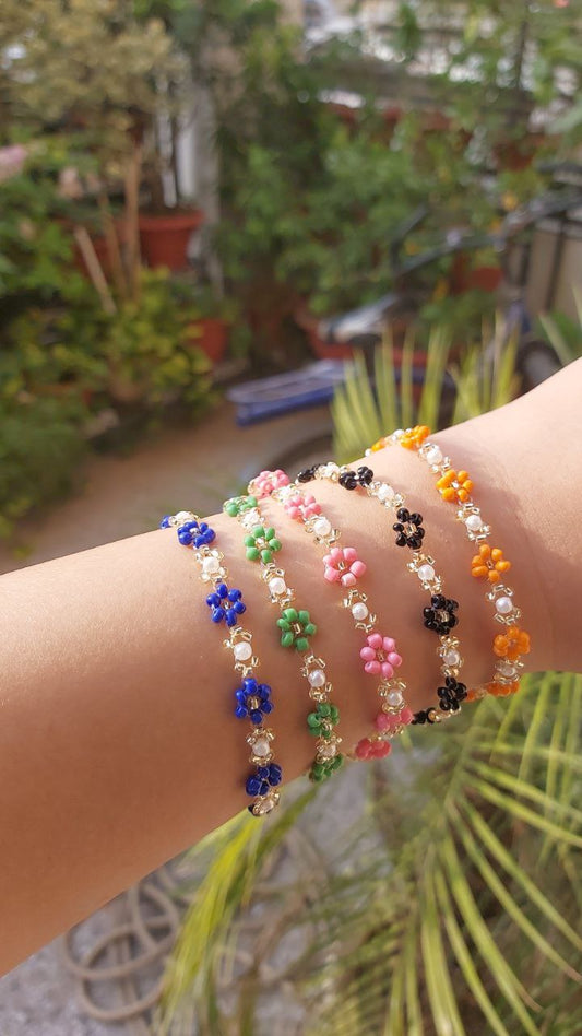 Beaded pearl daisy bracelet
