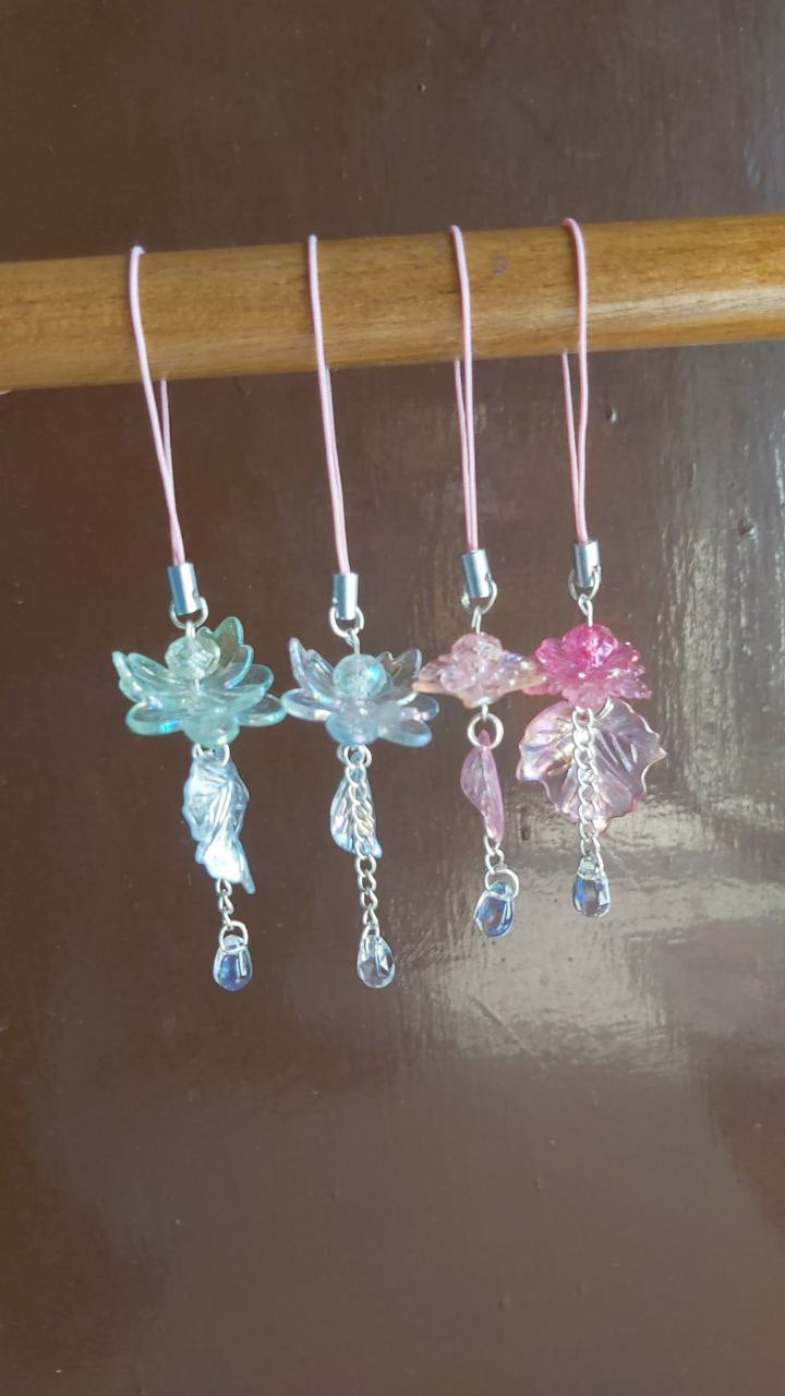 Lotus design phone charm