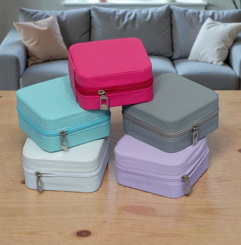 Mini jewellery case(random colour)